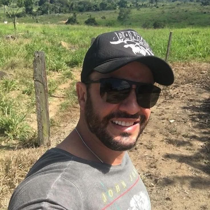 <em><strong>Mario castro</strong></em>